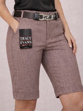 NWT Tracy Evans Limited Taupe Stretch Bermuda Shorts w/ Chain Belt Size 1